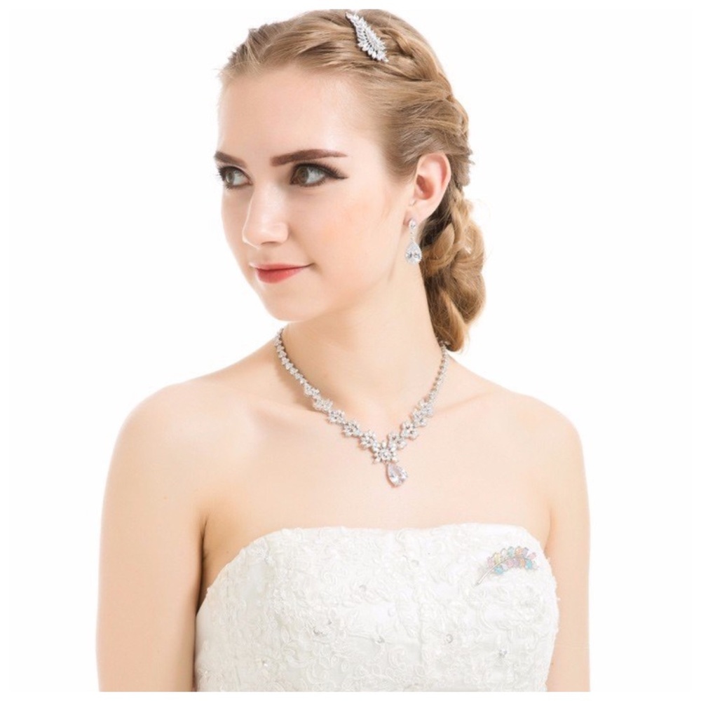 Swarovski Crystals Claire Necklace Set - Picture 3 of 6